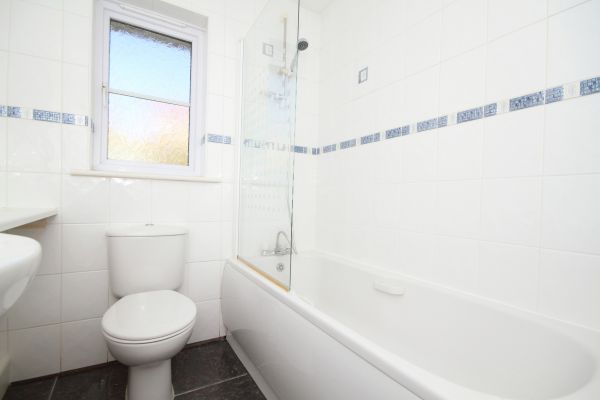Cost of Shower Window Replacement in Dunnellon